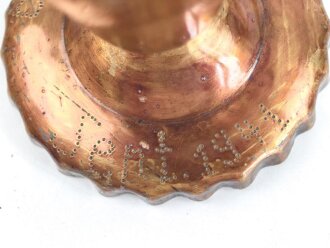 Vase oder Trinkgefäß aus ballistischer Haube einer Granate. Höhe knapp über 14cm