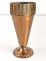 Vase oder Trinkgefäß aus ballistischer Haube einer Granate. Höhe knapp über 14cm