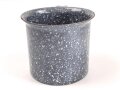 Emaillierte Tasse aus Teil einer Kartusche  Gesamthöhe etwa 8,5cm , Nachkriegsprodukt "Schwerter zu Pflugscharen