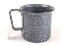Emaillierte Tasse aus Teil einer Kartusche  Gesamthöhe etwa 8,5cm , Nachkriegsprodukt "Schwerter zu Pflugscharen