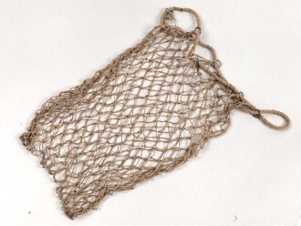 Einkaufsnetz aus Tarnnetz.   Gesamthöhe  etwa 40cm , Nachkriegsprodukt "Schwerter zu Pflugscharen "