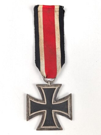Eisernes Kreuz 2. Klasse 1939. Kein Hersteller im Bandring, Kern 100% geschwärzt, am Band