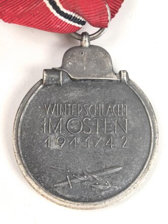 Medaille Winterschlacht im Osten, Hersteller 1 im Bandring für Deschler & Sohn. Am Band