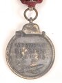 Medaille Winterschlacht im Osten, kein Hersteller im Bandring, am Dreiecksband ( Österreichische Trageweise )