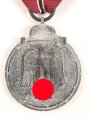 Medaille Winterschlacht im Osten, kein Hersteller im Bandring, ungereinigtes Stück  am Band