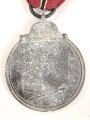 Medaille Winterschlacht im Osten, kein Hersteller im Bandring, ungereinigtes Stück  am Band