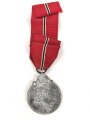Medaille Winterschlacht im Osten, kein Hersteller im Bandring, ungereinigtes Stück  am Band