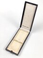 Etui zum Ehrenkreuz der Deutschen Mutter in gold, Hersteller Hans Grad Wien.