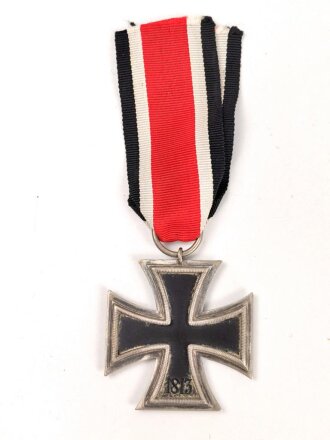 Eisernes Kreuz 2. Klasse 1939. Kein Hersteller im Bandring, Kern 100% geschwärzt, am Band