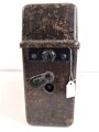 Feldfernsprecher 33 Wehrmacht, datiert 1937.  Verschluss sehr schwer gängig.  Ungereinigt, Funktion nicht geprüft