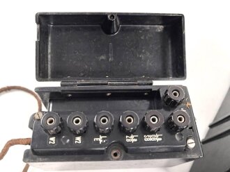 Tischfernsprecher 38 Wehrmacht mit Beikasten. Der Fernsprecher datiert 1940. Optisch guter Gesamtzustand, Funktion nicht geprüft