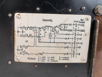 Tischfernsprecher 38 Wehrmacht mit Beikasten. Der Fernsprecher datiert 1940. Optisch guter Gesamtzustand, Funktion nicht geprüft