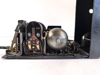 Tischfernsprecher 38 Wehrmacht mit Beikasten. Der Fernsprecher datiert 1940. Optisch guter Gesamtzustand, Funktion nicht geprüft