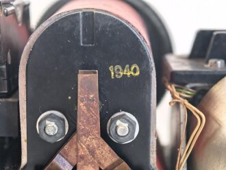 Tischfernsprecher 38 Wehrmacht mit Beikasten. Der Fernsprecher datiert 1940. Optisch guter Gesamtzustand, Funktion nicht geprüft