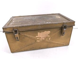 Grosse Dokumentenkiste Wehrmacht. Maße etwa 40 x 75...