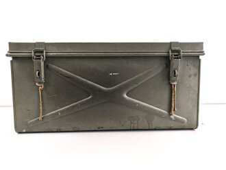 Grosse Dokumentenkiste Wehrmacht. Maße etwa 40 x 75...