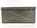 Grosse Dokumentenkiste Wehrmacht. Maße etwa 40 x 75 x 35cm. Originallack. Von einem Feldunterarzt als Versandkasten benutzt.