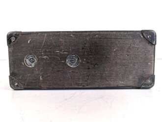 1.Weltkrieg, Streckenfernsprecher Modell 1915. Die Hörmuschel alt restauriert, sonst optisch gut. Funktion nicht geprüft, beim Verschluss ist der Federmechanismus defekt.
