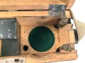 1.Weltkrieg, Streckenfernsprecher Modell 1915. Die Hörmuschel alt restauriert, sonst optisch gut. Funktion nicht geprüft, beim Verschluss ist der Federmechanismus defekt.