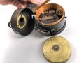 1.Weltkrieg, Streckenfernsprecher Modell 1915. Die Hörmuschel alt restauriert, sonst optisch gut. Funktion nicht geprüft, beim Verschluss ist der Federmechanismus defekt.