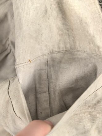 1.Weltkrieg, feldgrauer Mantel Modell 1915. Sowohl für Mannschaften, als auch für Offiziere verwendet, ab 1915 gab es offiziell keinen Mantel für Offiziere mehr. Stärker getragenes Kammerstück, die Knöpfe fehlen