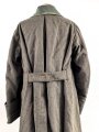 1.Weltkrieg, feldgrauer Mantel Modell 1915. Sowohl für Mannschaften, als auch für Offiziere verwendet, ab 1915 gab es offiziell keinen Mantel für Offiziere mehr. Stärker getragenes Kammerstück, die Knöpfe fehlen