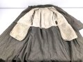 1.Weltkrieg, feldgrauer Mantel Modell 1915. Sowohl für Mannschaften, als auch für Offiziere verwendet, ab 1915 gab es offiziell keinen Mantel für Offiziere mehr. Stärker getragenes Kammerstück, die Knöpfe fehlen