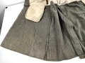 1.Weltkrieg, feldgrauer Mantel Modell 1915. Sowohl für Mannschaften, als auch für Offiziere verwendet, ab 1915 gab es offiziell keinen Mantel für Offiziere mehr. Stärker getragenes Kammerstück, die Knöpfe fehlen