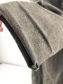 1.Weltkrieg, feldgrauer Mantel Modell 1915. Sowohl für Mannschaften, als auch für Offiziere verwendet, ab 1915 gab es offiziell keinen Mantel für Offiziere mehr. Stärker getragenes Kammerstück, die Knöpfe fehlen