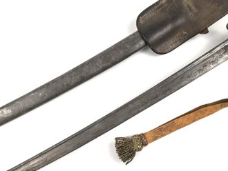 Preussen, Kavalleriesäbel Modell 1852. Kammerstück von 1885 in Säbeltasche für Berittene, samt Troddel. Sowohl der Säbel als auch die Tasche mit gleichem Kammerstempel eines Maschinengewehrzuges " 142 R. M.G.2"  Guter Gesamtzustand.