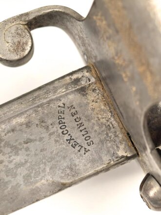 Preussen, Kavalleriesäbel Modell 1852. Kammerstück von 1885 in Säbeltasche für Berittene, samt Troddel. Sowohl der Säbel als auch die Tasche mit gleichem Kammerstempel eines Maschinengewehrzuges " 142 R. M.G.2"  Guter Gesamtzustand.
