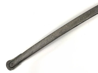 Preussen, Kavalleriesäbel Modell 1852. Kammerstück von 1885 in Säbeltasche für Berittene, samt Troddel. Sowohl der Säbel als auch die Tasche mit gleichem Kammerstempel eines Maschinengewehrzuges " 142 R. M.G.2"  Guter Gesamtzustand.