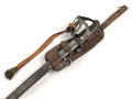 Preussen, Kavalleriesäbel Modell 1852. Kammerstück von 1885 in Säbeltasche für Berittene, samt Troddel. Sowohl der Säbel als auch die Tasche mit gleichem Kammerstempel eines Maschinengewehrzuges " 142 R. M.G.2"  Guter Gesamtzustand.