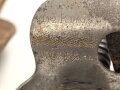 Preussen, Kavalleriesäbel Modell 1852. Kammerstück von 1885 in Säbeltasche für Berittene, samt Troddel. Sowohl der Säbel als auch die Tasche mit gleichem Kammerstempel eines Maschinengewehrzuges " 142 R. M.G.2"  Guter Gesamtzustand.