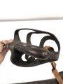 Preussen, Kavalleriesäbel Modell 1852. Kammerstück von 1885 in Säbeltasche für Berittene, samt Troddel. Sowohl der Säbel als auch die Tasche mit gleichem Kammerstempel eines Maschinengewehrzuges " 142 R. M.G.2"  Guter Gesamtzustand.