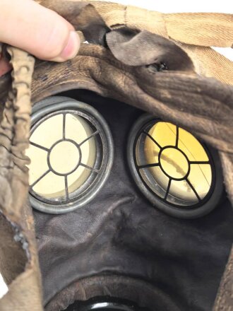 1.Weltkrieg Gasmaske. Guter Zustand, Leder weich. Der Filter datiert 1918, mit Schnappfilter 18.