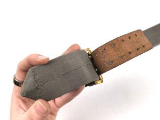 1.Weltkrieg , Feldbinde für Offiziere, die Brokatbinde mit feldgrauem Stoff überzogen. Guter Zustand, selten