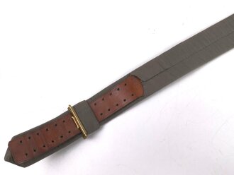 1.Weltkrieg , Feldbinde für Offiziere, die Brokatbinde mit feldgrauem Stoff überzogen. Guter Zustand, selten