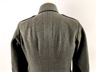 1.Weltkrieg Preußen, feldgrauer Waffenrock Modell 1910 für einen Angehörigen im Telegrapghen Bataillion 5. Eigentumstück mit kleinem Mottenschaden am rechten Ärmel, sonst in sehr gutem Zustand