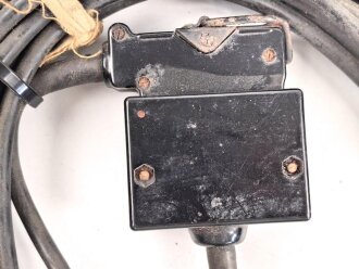 Anschlusskabel zum Brustmikrofon 33 der Wehrmacht ( oder Verlängerungskabel für Feldfernsprecher 33 und Flak Abfrage) . Datiert 1943, Ungereinigt, Funktion nicht geprüft