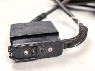 Anschlusskabel zum Brustmikrofon 33 der Wehrmacht ( oder Verlängerungskabel für Feldfernsprecher 33 und Flak Abfrage) . Steckverbindung aus Metall, Ungereinigt, Funktion nicht geprüft