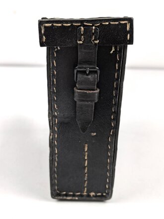 Tasche zum Brustmikrofon 33 der Wehrmacht. Ersatzmaterial, datiert 1941, ungereinigt