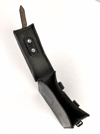 Tasche zum Brustmikrofon 33 der Wehrmacht. Ersatzmaterial, datiert 1941, ungereinigt