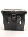 Tasche zum Brustmikrofon 33 der Wehrmacht. Ersatzmaterial, datiert 1941, ungereinigt