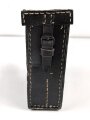 Tasche zum Brustmikrofon 33 der Wehrmacht. Ersatzmaterial, datiert 1941, ungereinigt