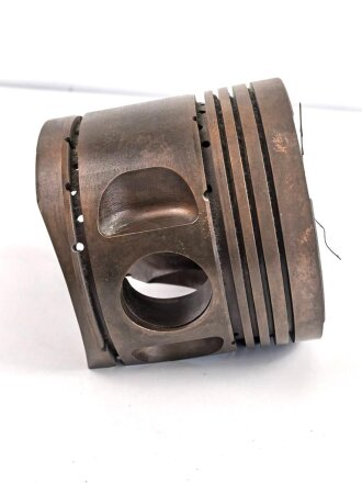 Kolben von einem gewaltigen Motor. Aluminium , vermutlich eloxiert. Durchmesser knapp 16,5cm, Zum Dekorationsobjekt als Uhr umgebaut. Funktion nicht geprüft