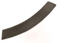 Kaiserreich / 1. Weltkrieg, Stehkragen für Offiziere, schwarzer Samt mit roter Paspel, innen Feldgrau. Gesamtlänge des unteren Randes etwa 47,5cm