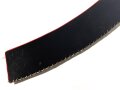 Kaiserreich / 1. Weltkrieg, Stehkragen für Offiziere, schwarzer Samt mit roter Paspel, innen Feldgrau. Gesamtlänge des unteren Randes etwa 47,5cm