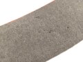 Kaiserreich / 1. Weltkrieg, Stehkragen für Offiziere, schwarzer Samt mit roter Paspel, innen Feldgrau. Gesamtlänge des unteren Randes etwa 47,5cm