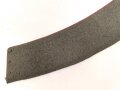 Kaiserreich / 1. Weltkrieg, Stehkragen für Offiziere, schwarzer Samt mit roter Paspel, innen Feldgrau. Gesamtlänge des unteren Randes etwa 44,5cm